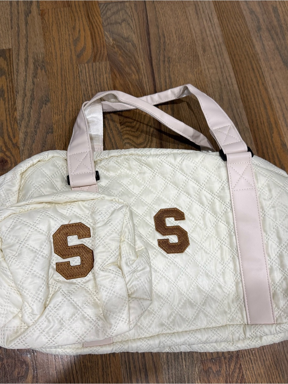 Brand new without tags*Quilted Cream Travel Tote & Cosmetic Case with 'S' Accent